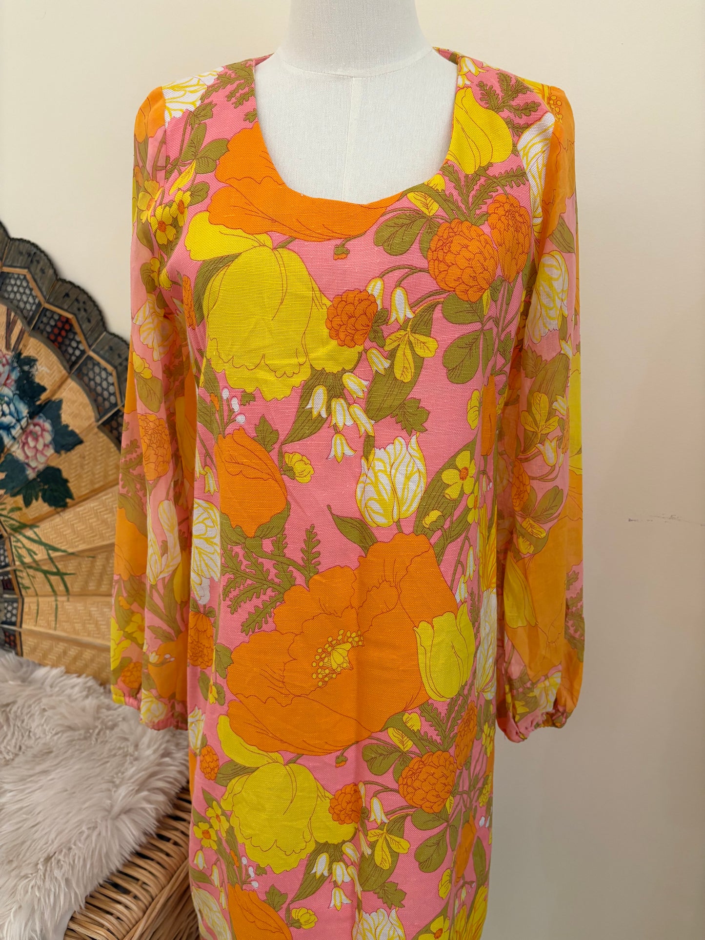 1960s Psychedelic Flower Bomb