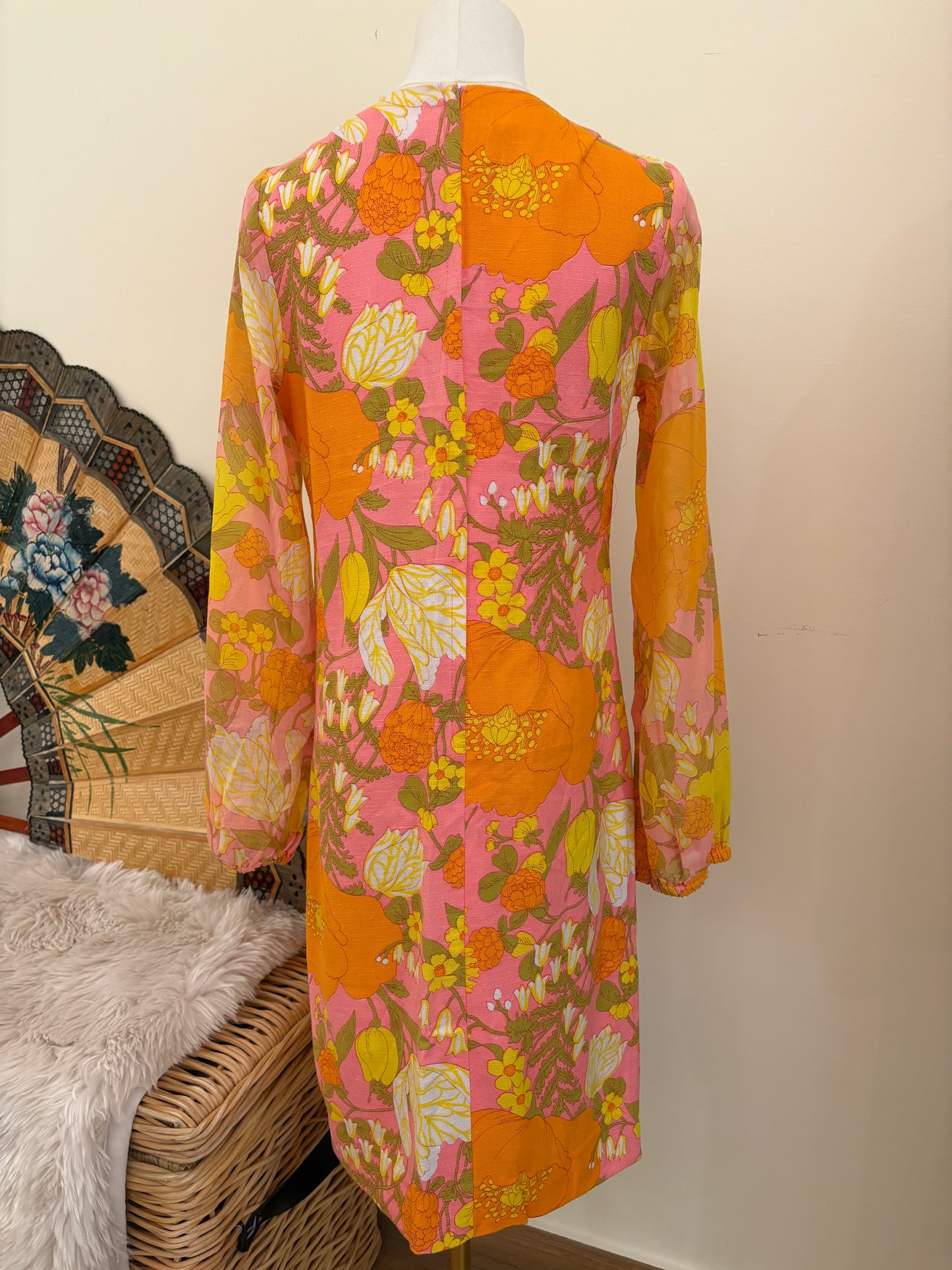 1960s Psychedelic Flower Bomb