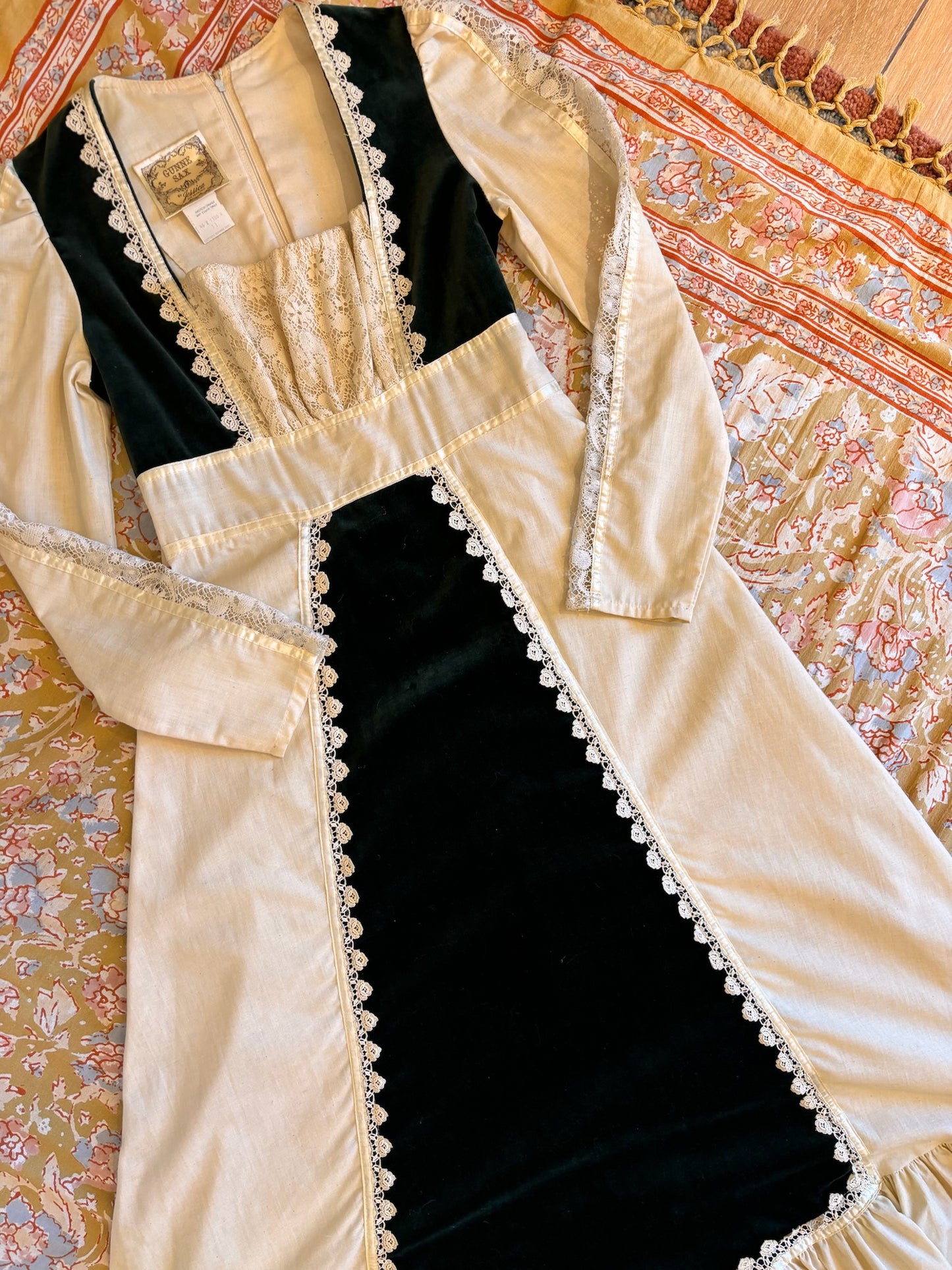 1970s Gunne Sax Emerald Green Velvet Dress