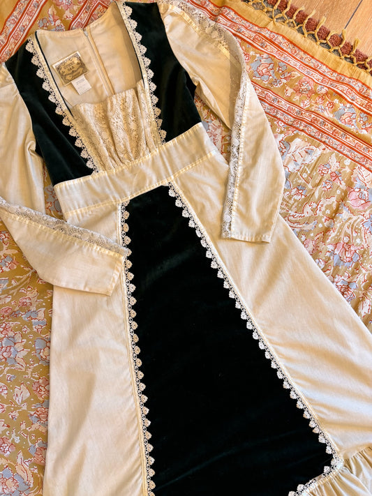 1970s Gunne Sax Emerald Green Velvet Dress