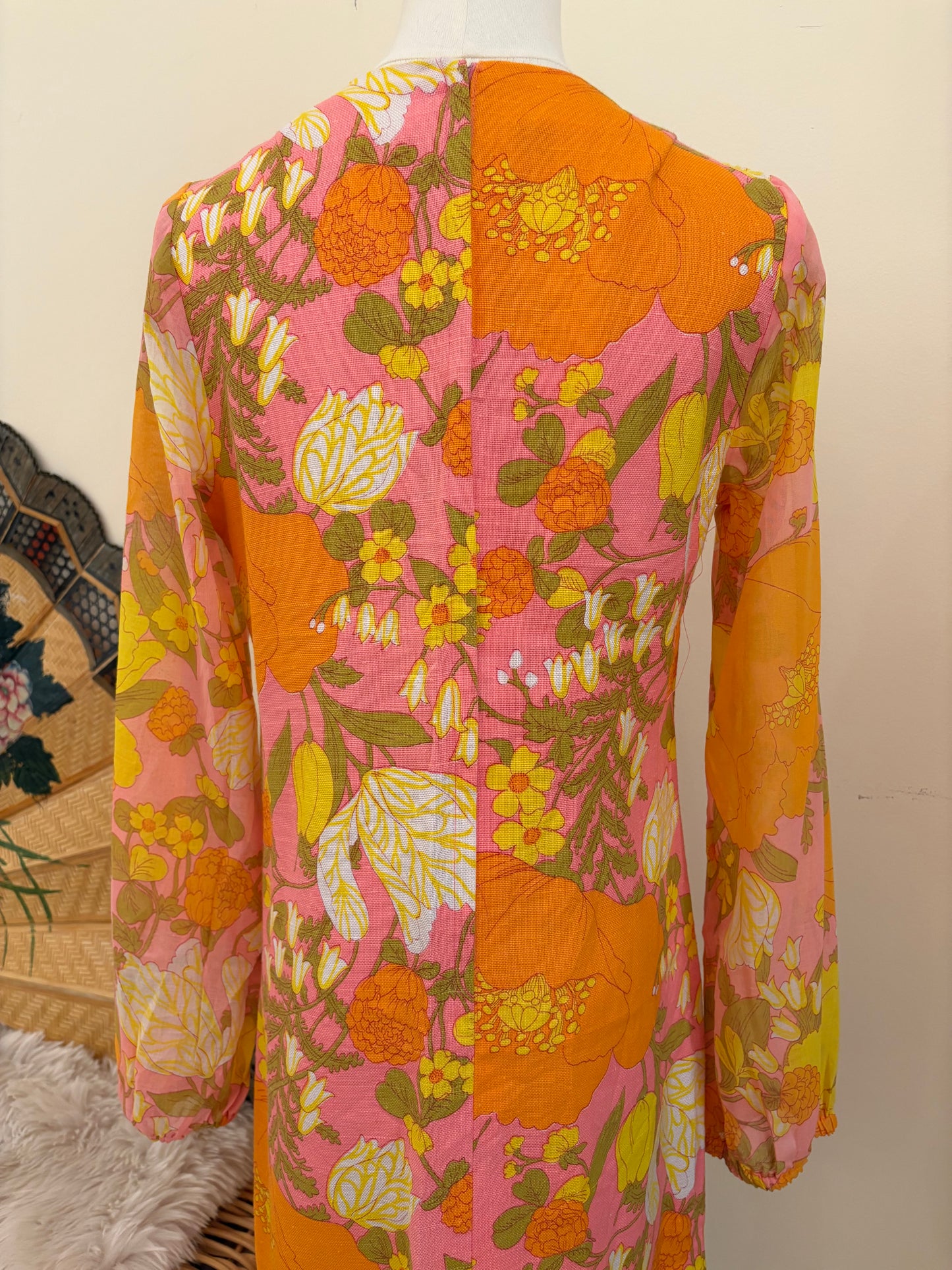 1960s Psychedelic Flower Bomb