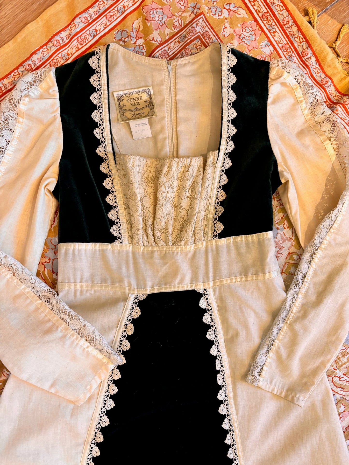 1970s Gunne Sax Emerald Green Velvet Dress